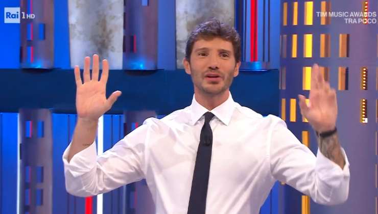 affari tuoi stefano de martino cosa è accaduto